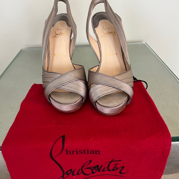 Christian Louboutin Onemore 120 Grey Crepe Satin with Silver piping size 38 (8) - Picture 3 of 11